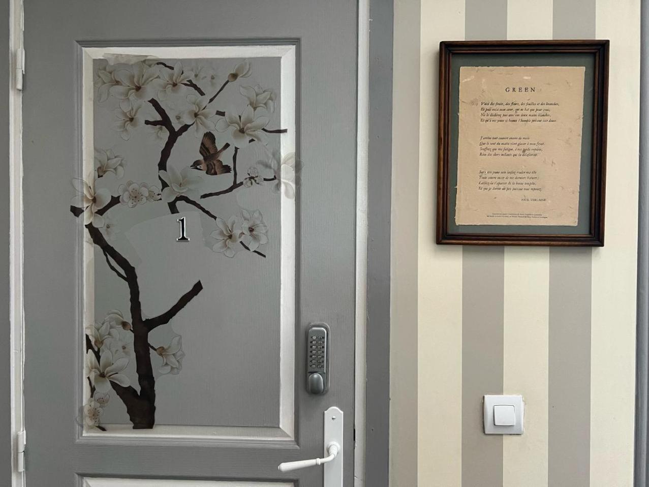 莱斯杜伊勒里宫尚特卢酒店 La Roche-Chalais 外观 照片