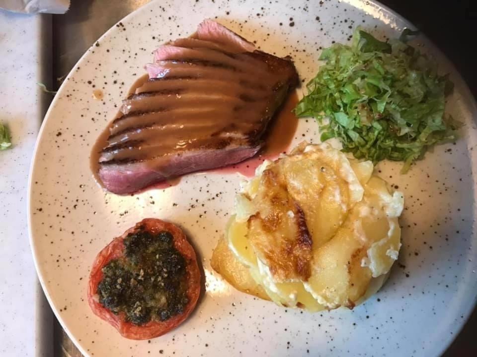 莱斯杜伊勒里宫尚特卢酒店 La Roche-Chalais 外观 照片