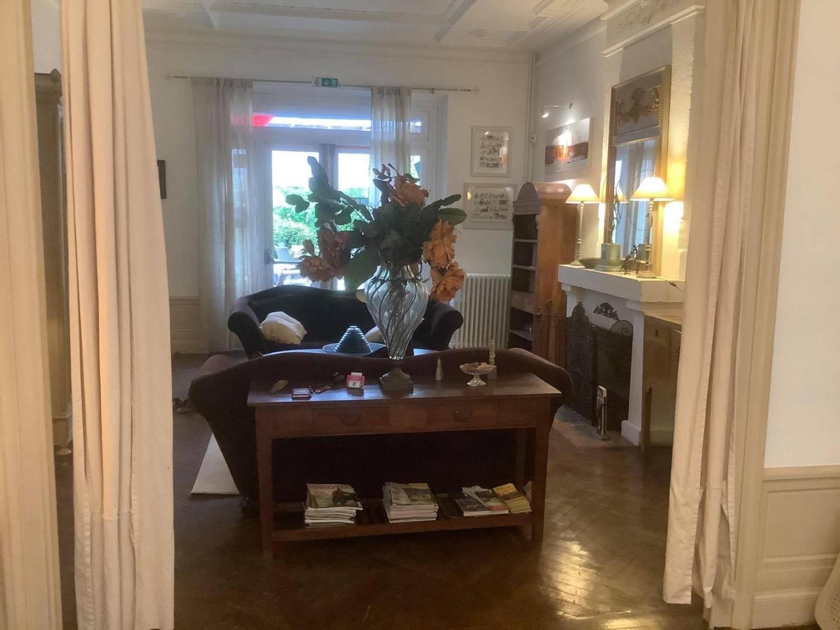 莱斯杜伊勒里宫尚特卢酒店 La Roche-Chalais 外观 照片